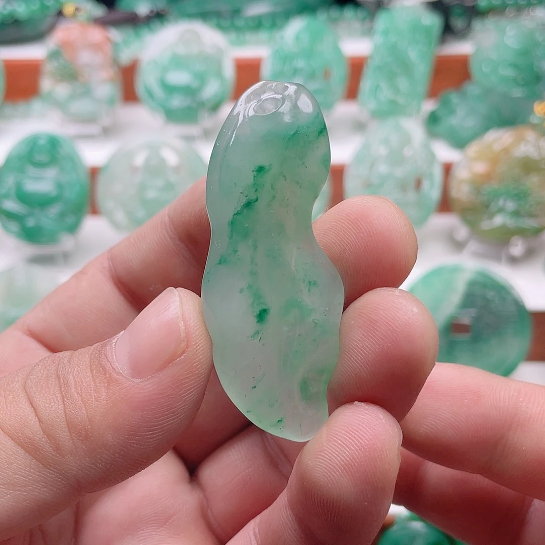 颈饰未镶嵌石英质玉