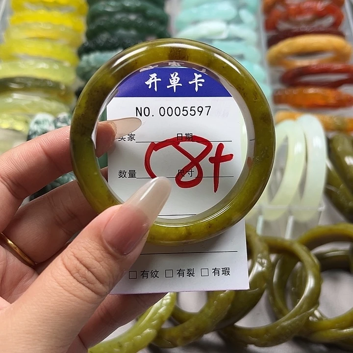 蛇纹石玉未镶嵌手镯