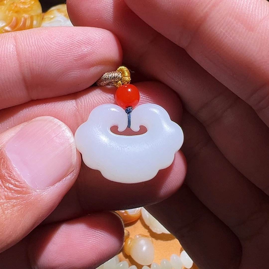 和田玉颈饰未镶嵌杰****?