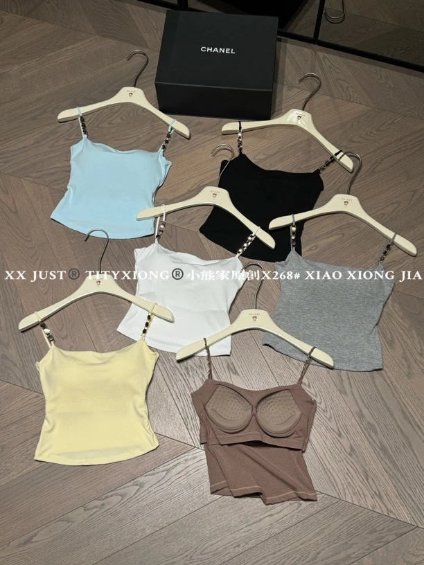 XX JUST原创收腰极简玫瑰金属装饰吊带美背 时尚百搭自带杯垫