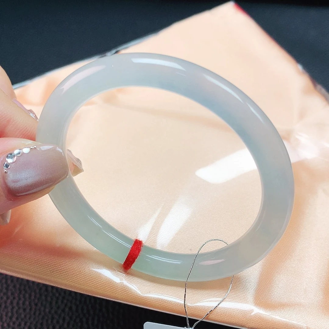 翡翠手镯未镶嵌52贵