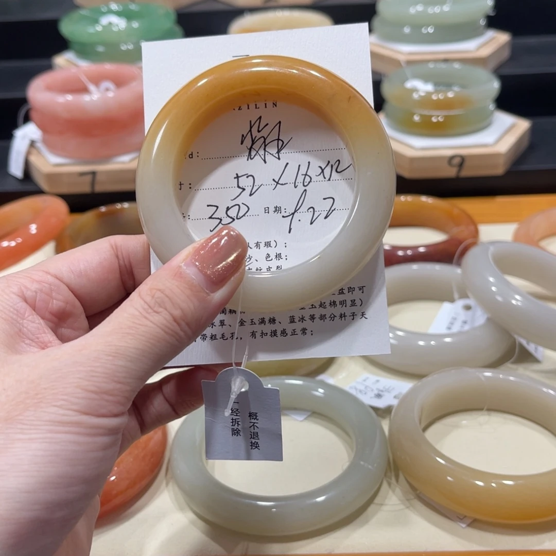 未镶嵌手镯石英质玉背**战