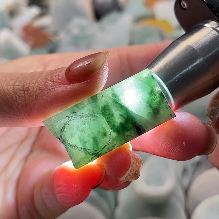 裸石翡翠180000000