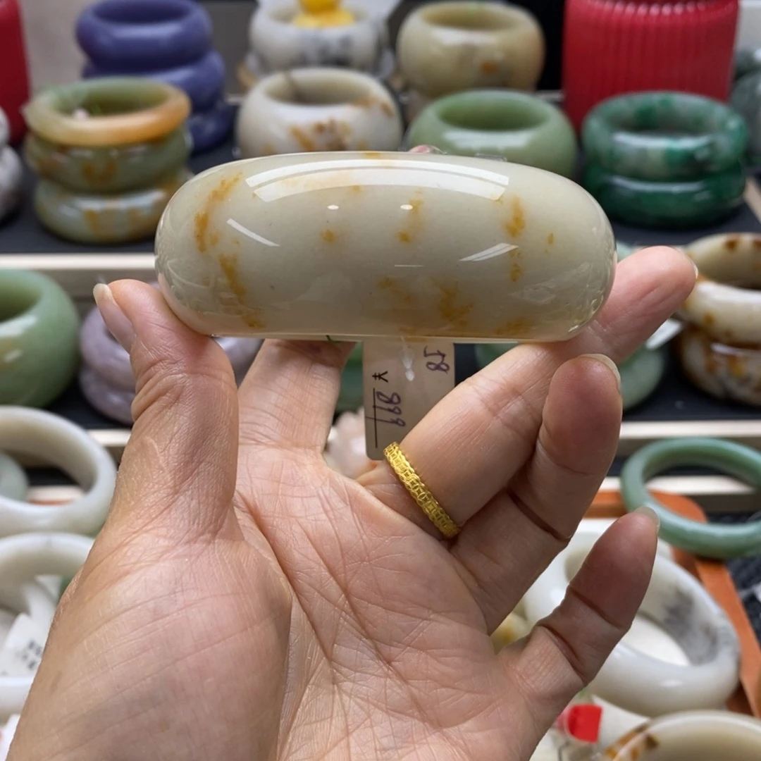 未镶嵌手镯石英质玉鱼*?