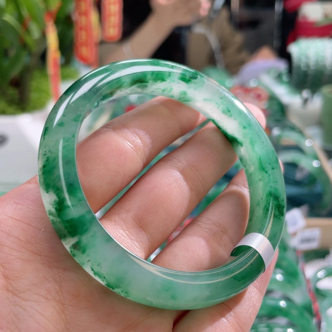 石英质玉手镯未镶嵌56➕意境飘花