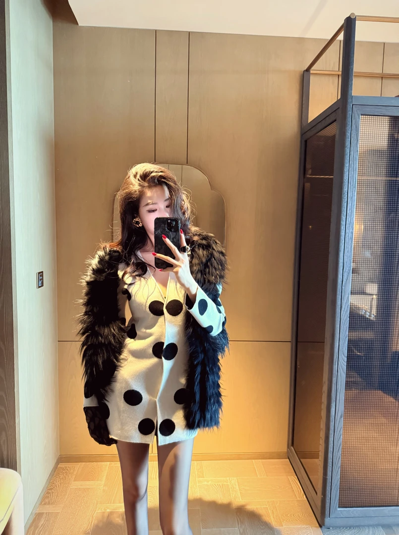 48支高支12针双纱线复古白底黑色大波点高级长袖秋冬上衣02411257