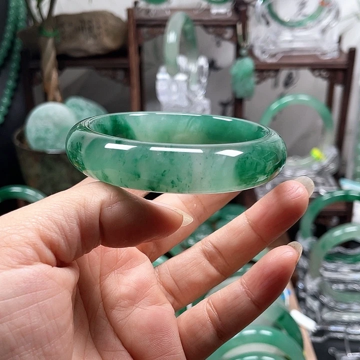 未镶嵌手镯石英质玉