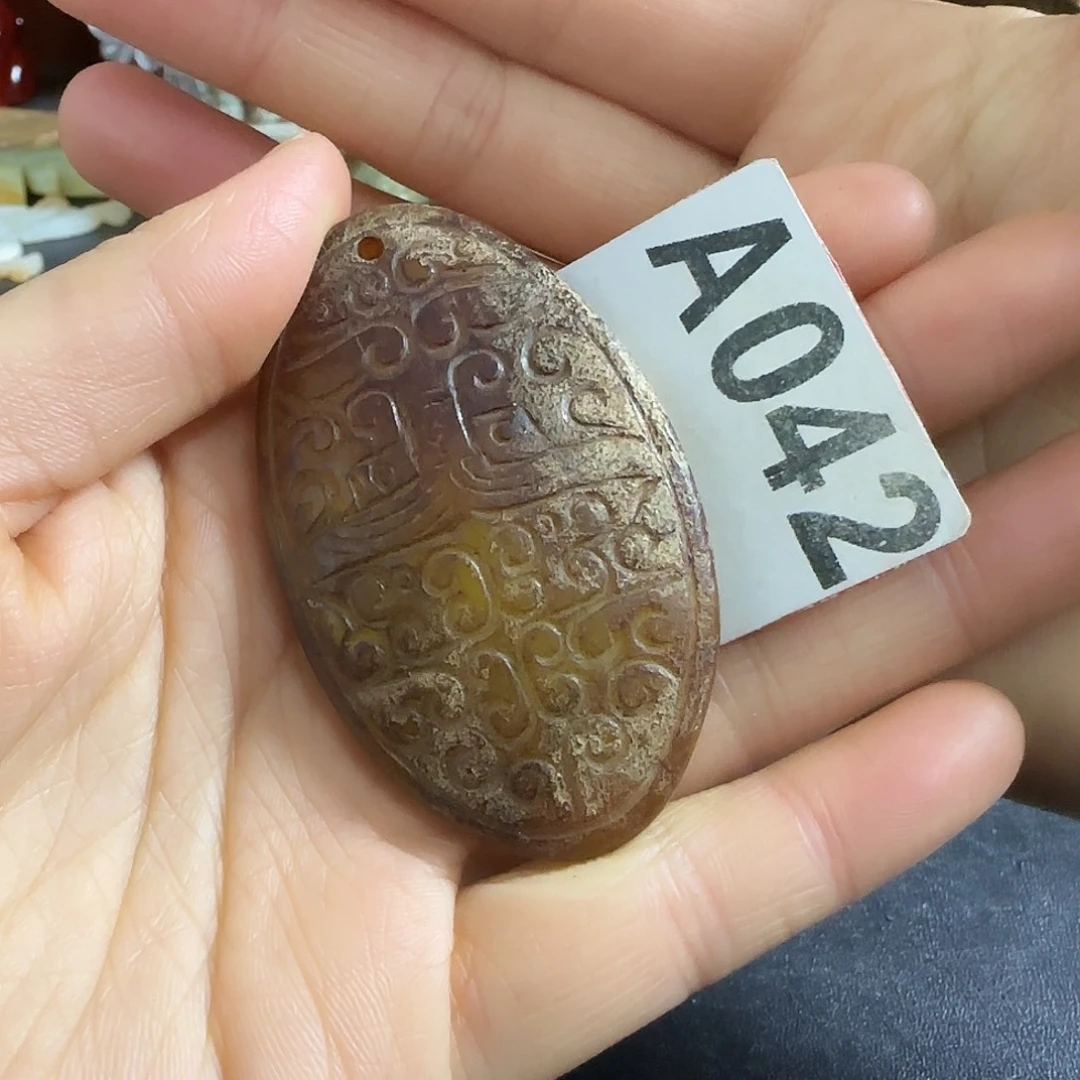 透闪石质玉未镶嵌挂件