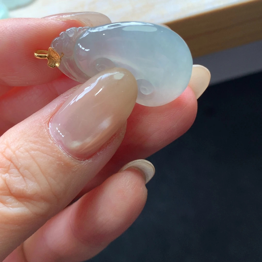 翡翠18K金镶嵌颈饰吊坠