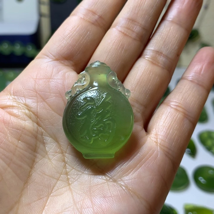未镶嵌岫玉颈饰吊坠