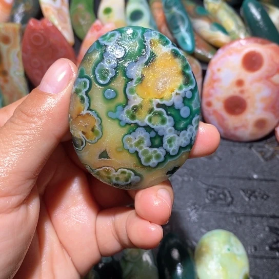 石英质玉珠宝半成品未镶嵌乱**纷