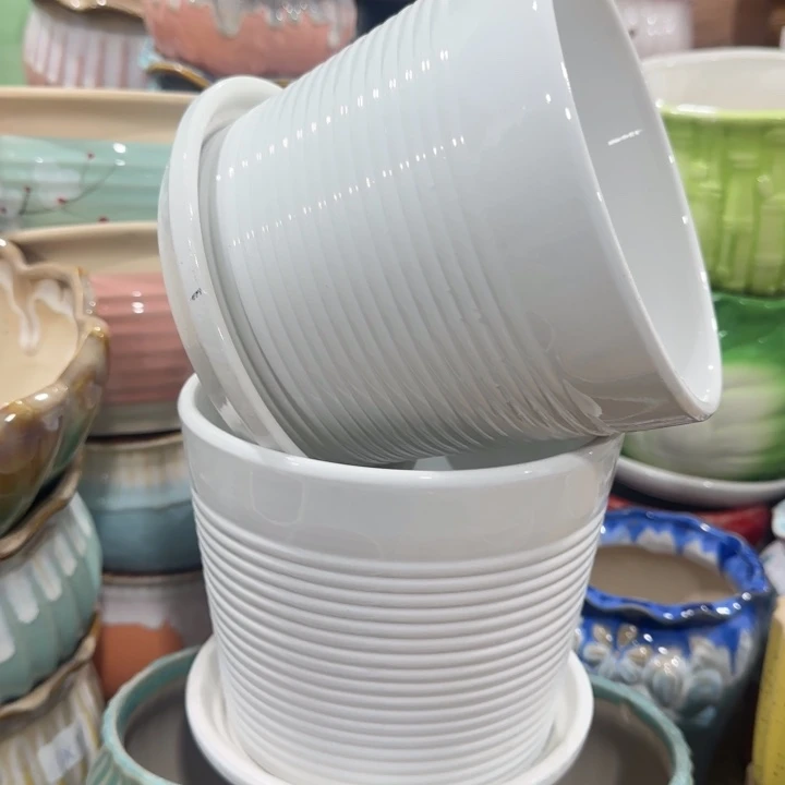 凑9块包邮，有孔，陶瓷花盆