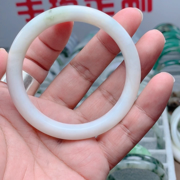 独山玉未镶嵌手镯59