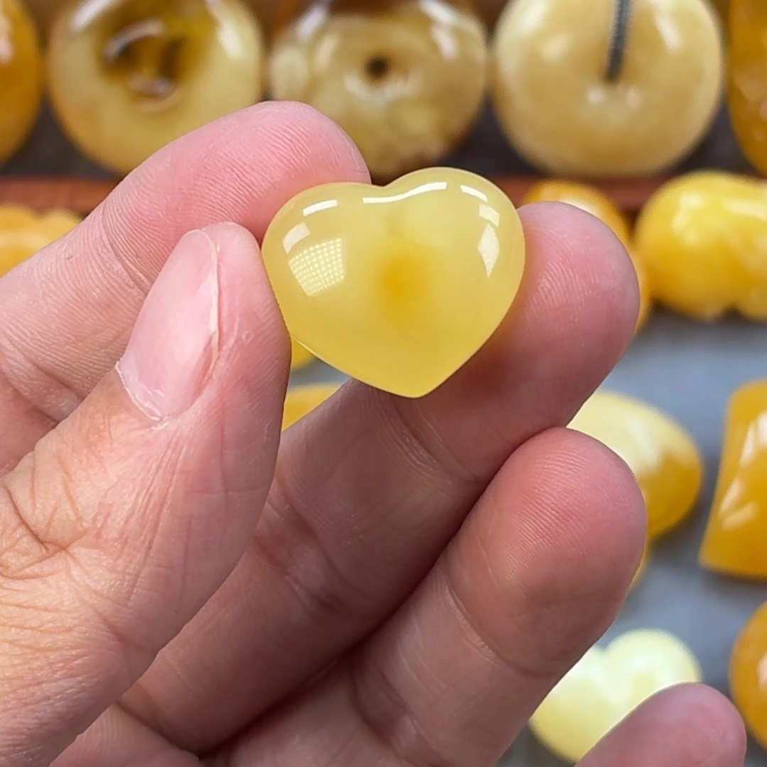 琥珀未镶嵌珠宝奇石爱心