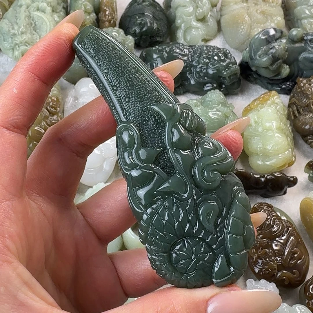 和田玉未镶嵌把件