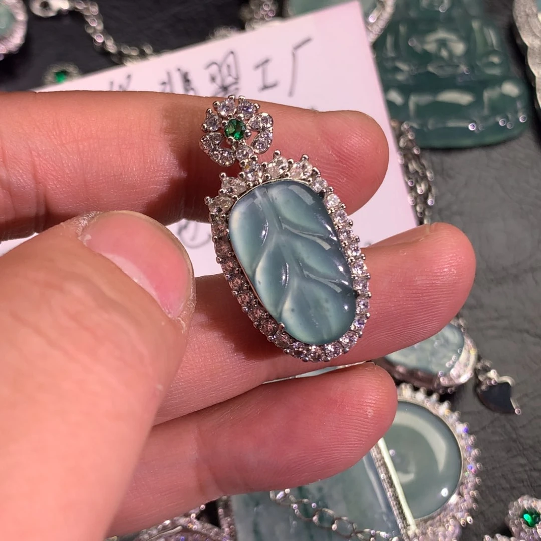 翡翠颈饰未镶嵌R***.叶子