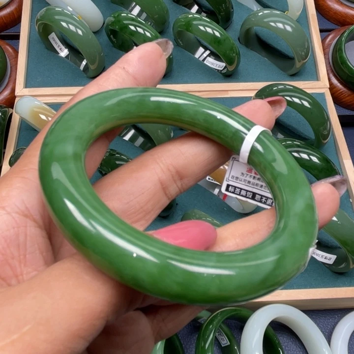 未镶嵌手镯和田玉（碧玉）