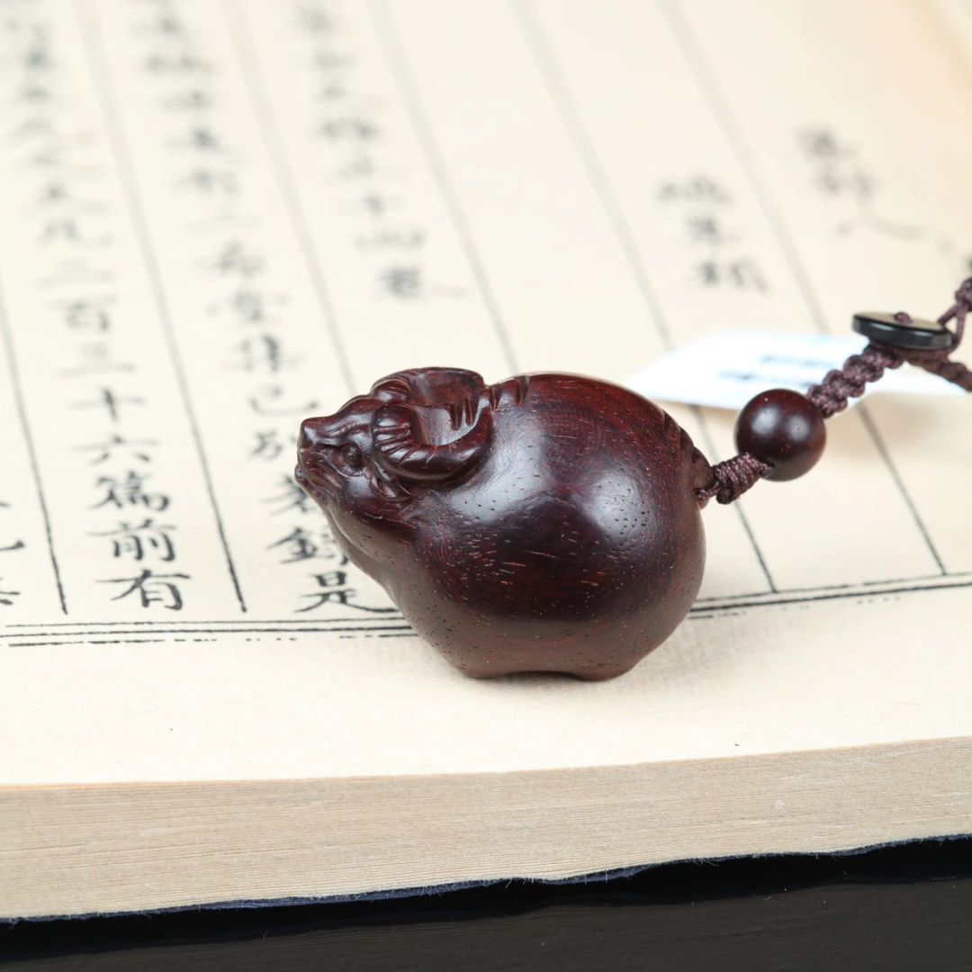 印度小叶紫檀牛挂件唐牛扭转乾坤包挂车钥匙扣链手机坠精工雕盘玩