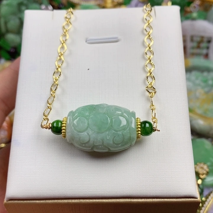 翡翠未镶嵌吊坠(赠链)