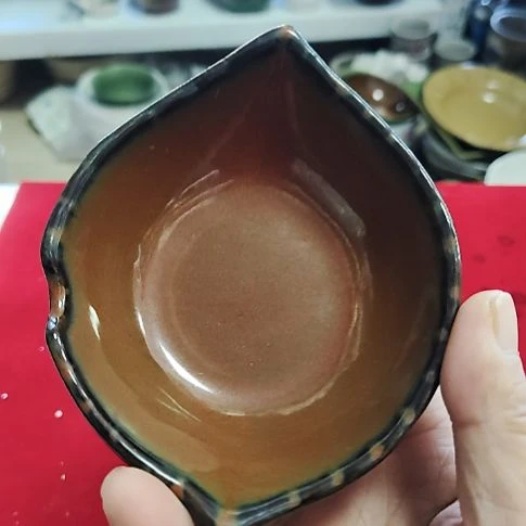 瓷片瓷片，各种摆件，均有瑕疵。沙锅！