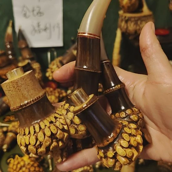 陈***哥贵州特色竹根烟斗工艺品手把件