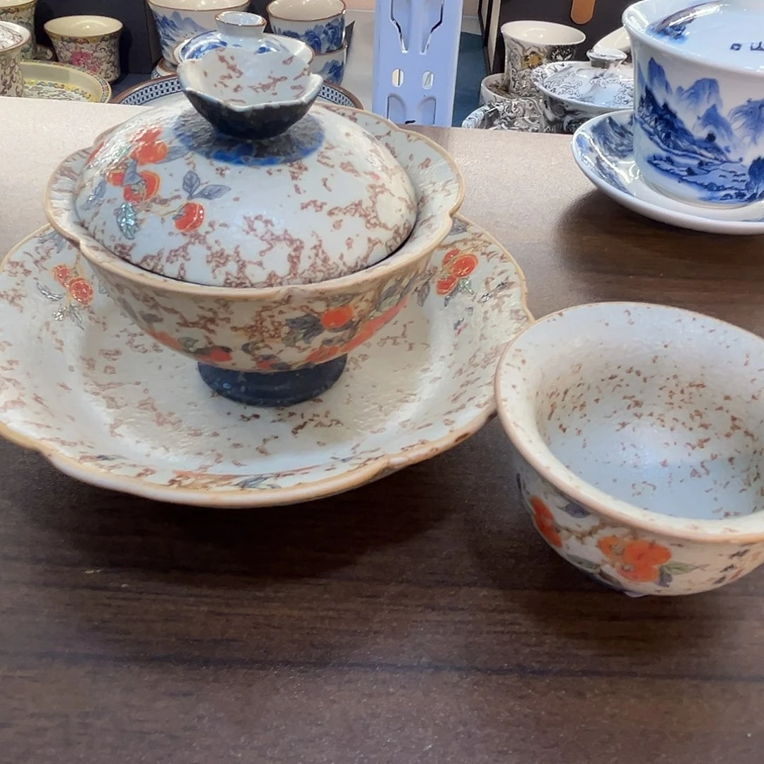 这些盖碗很漂亮！！