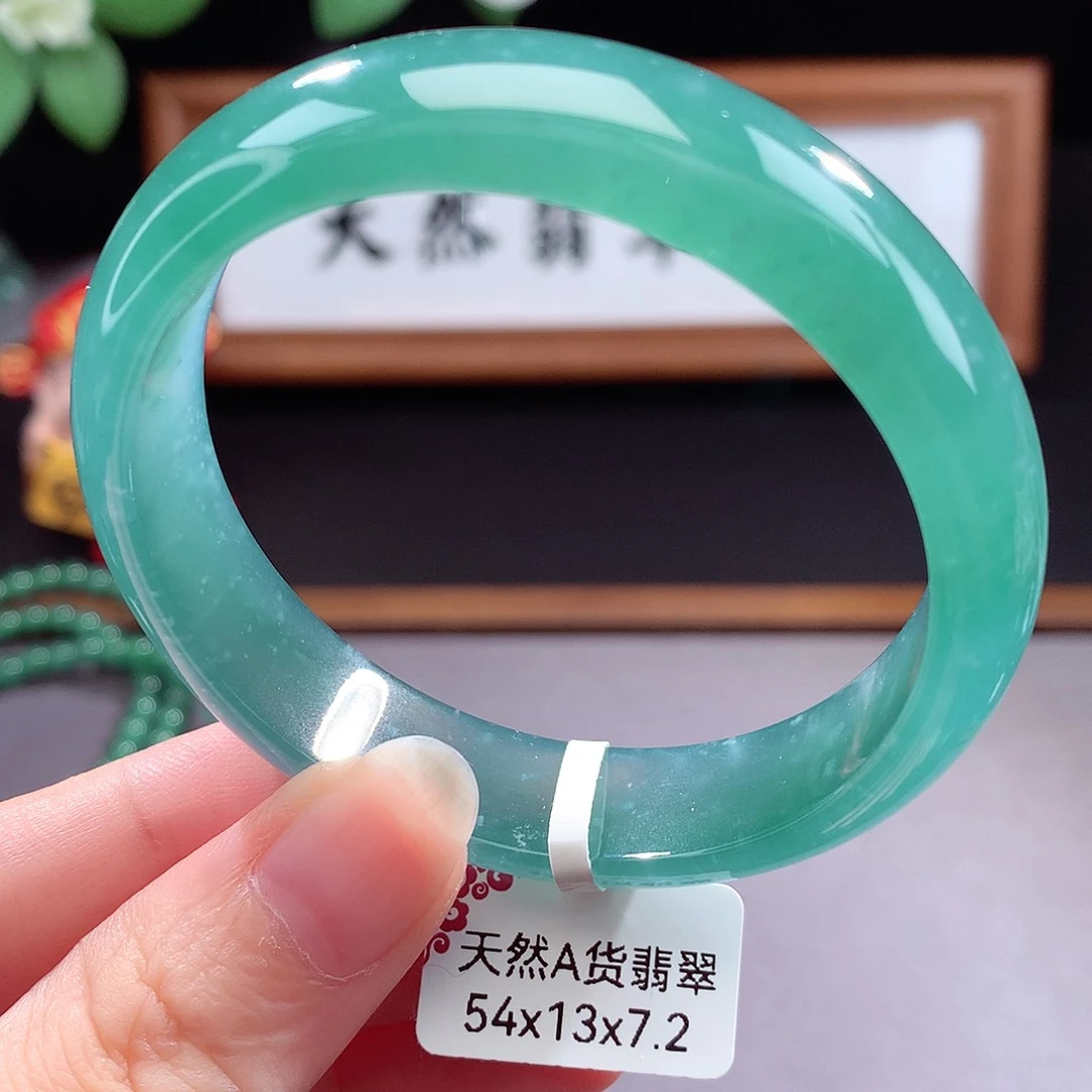 未镶嵌手镯（圆镯）翡翠