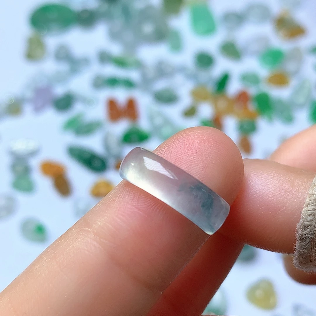 翡翠未镶嵌颈饰马鞍