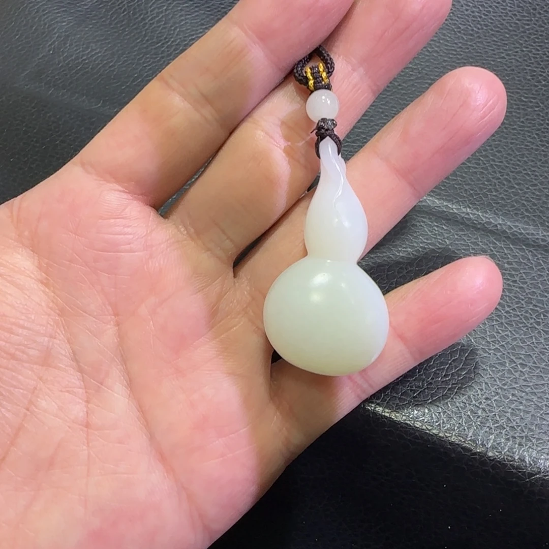 和田玉未镶嵌吊坠(赠链)