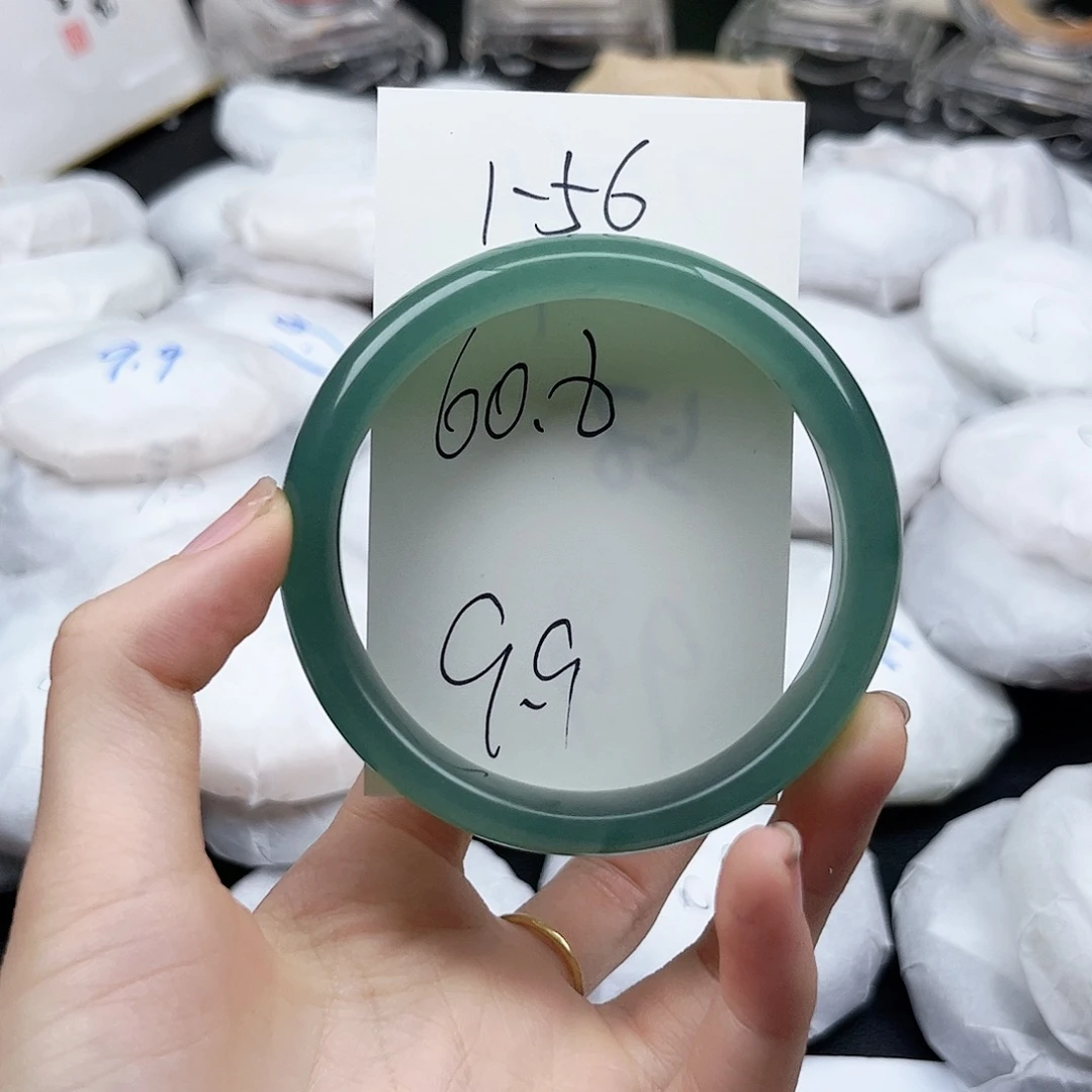 未镶嵌手镯石英质玉1.56