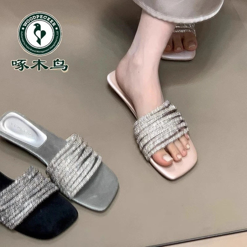 啄木鸟一字拖鞋女夏季外穿2025新款配裙水钻带低跟露趾凉拖高级感
