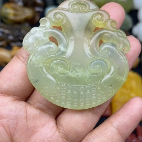 蛇纹石玉未镶嵌颈饰38