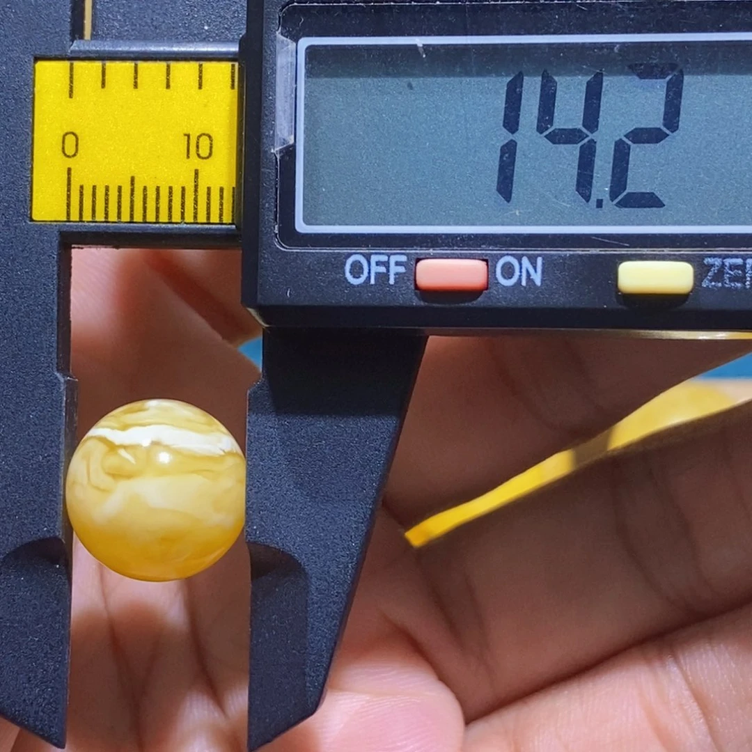 蜜蜡未镶嵌珠宝奇石