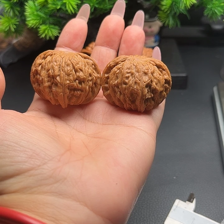 雒***龙核桃42磨盘全品核桃