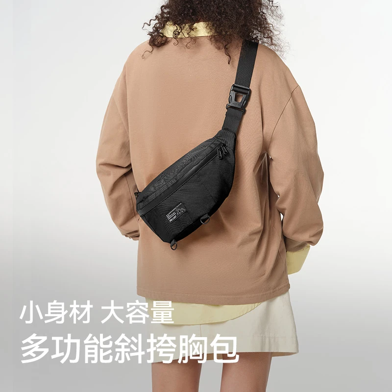 伯希和百搭斜挎包女户外运动骑行大容量单肩包男休闲登山跑步胸包