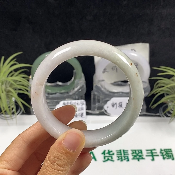 未镶嵌手镯翡翠60号。 58.3圈