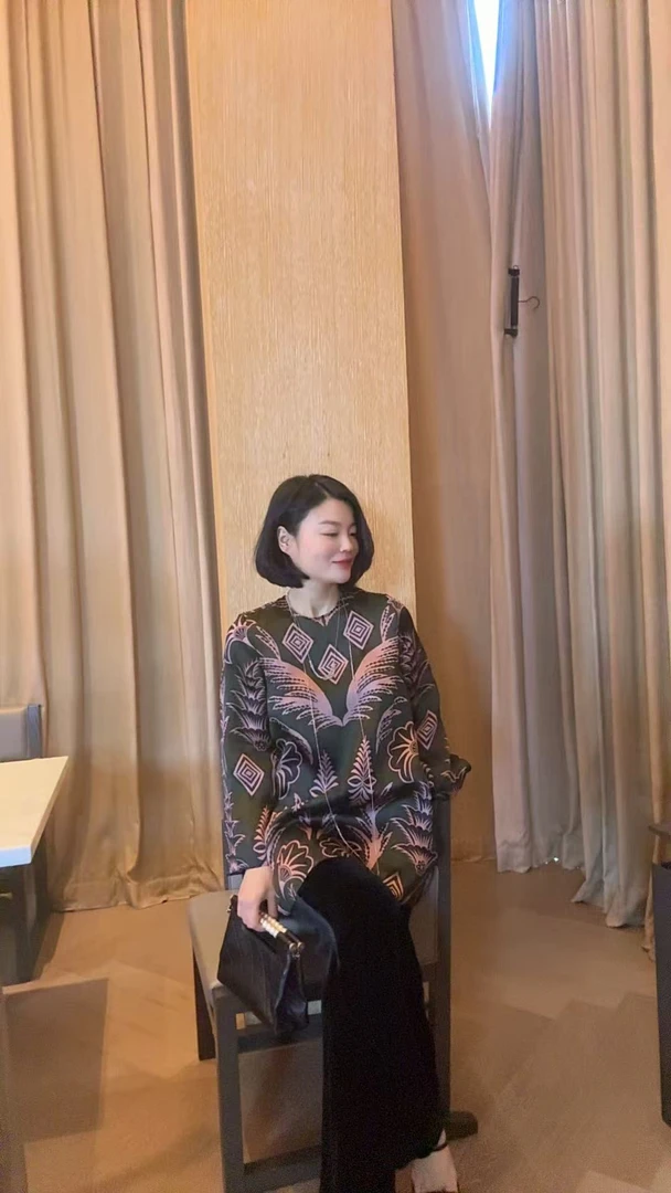 TANTAN  真丝 气质时尚印花长袖T恤  LL 2330