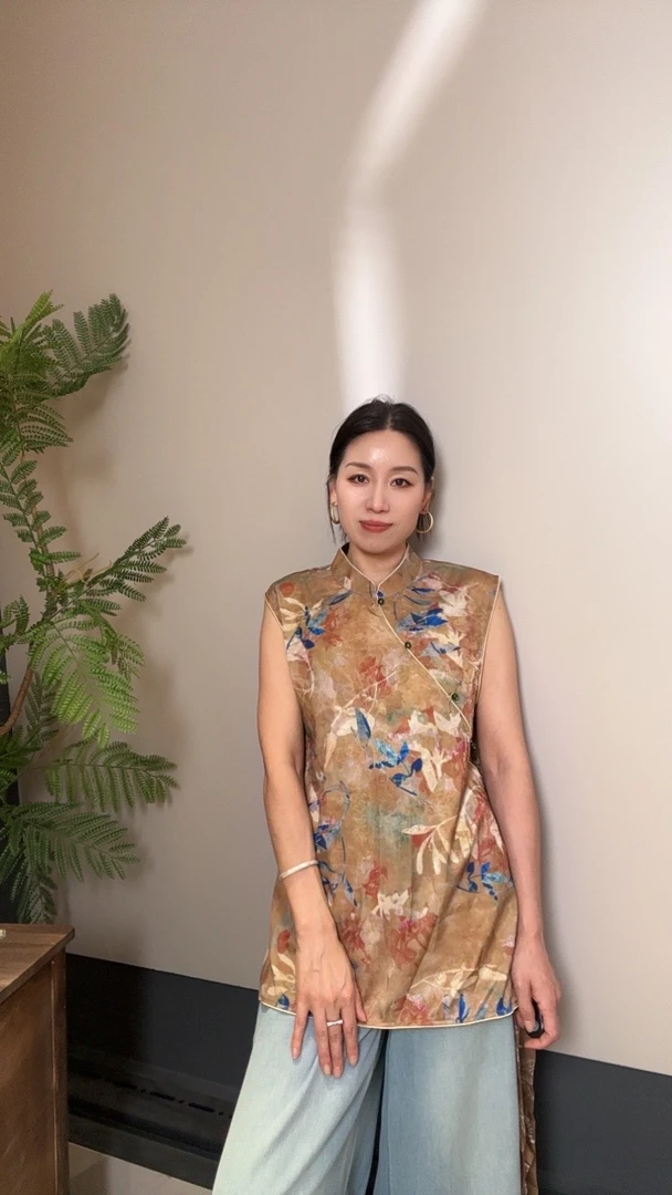 新中式盘扣侧开叉提花无袖衬衫女夏季高级感坎肩小衫上衣