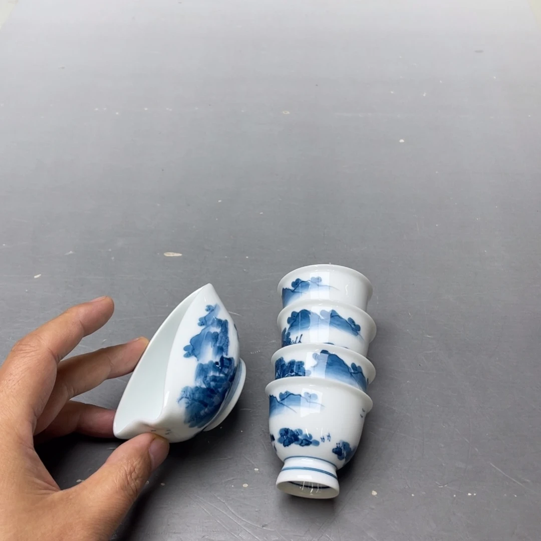 瓷片密密麻麻地铺满一