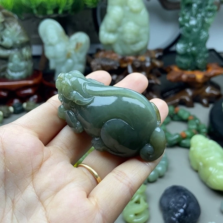 和田玉未镶嵌把件