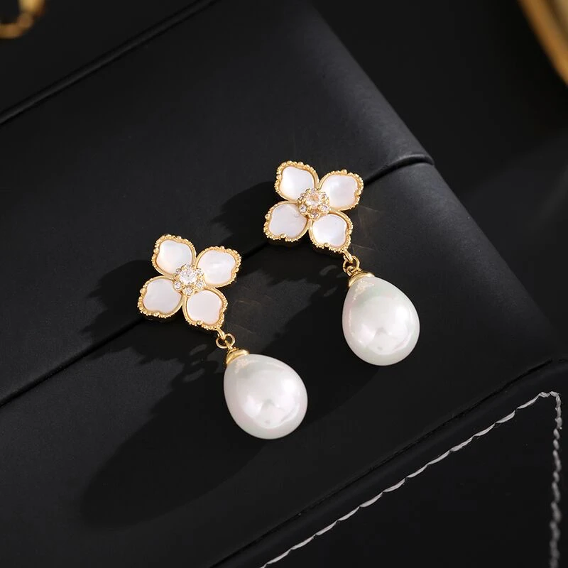 铜合金耳饰 《货号6749》小众轻奢水滴珠珠耳坠