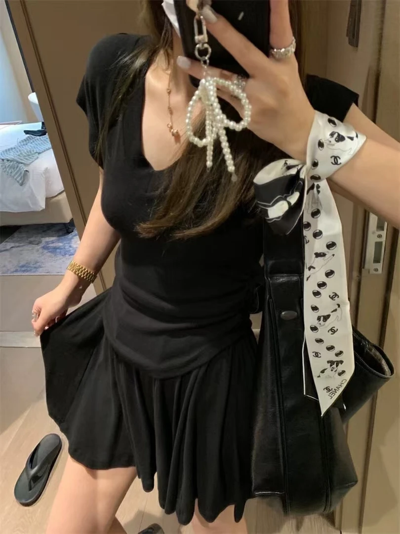 夏季纯欲韩系V领短袖T恤搭配百褶半身裙时尚套装