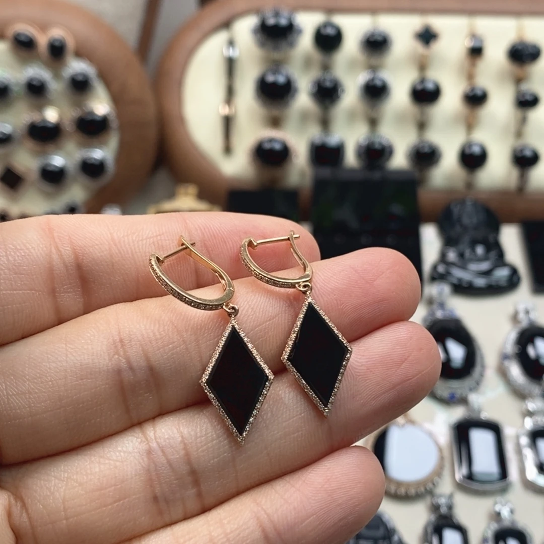 18K金镶嵌翡翠耳饰