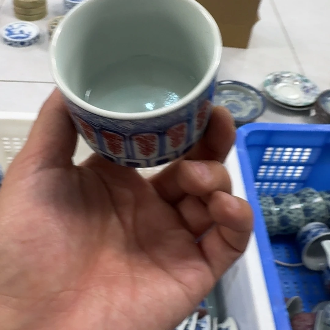 陶摆件釉里红宝箱卷草纹小直口杯