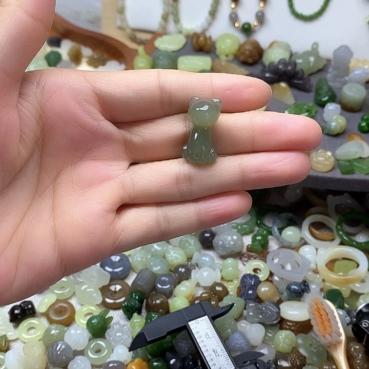 未镶嵌和田玉挂件猫