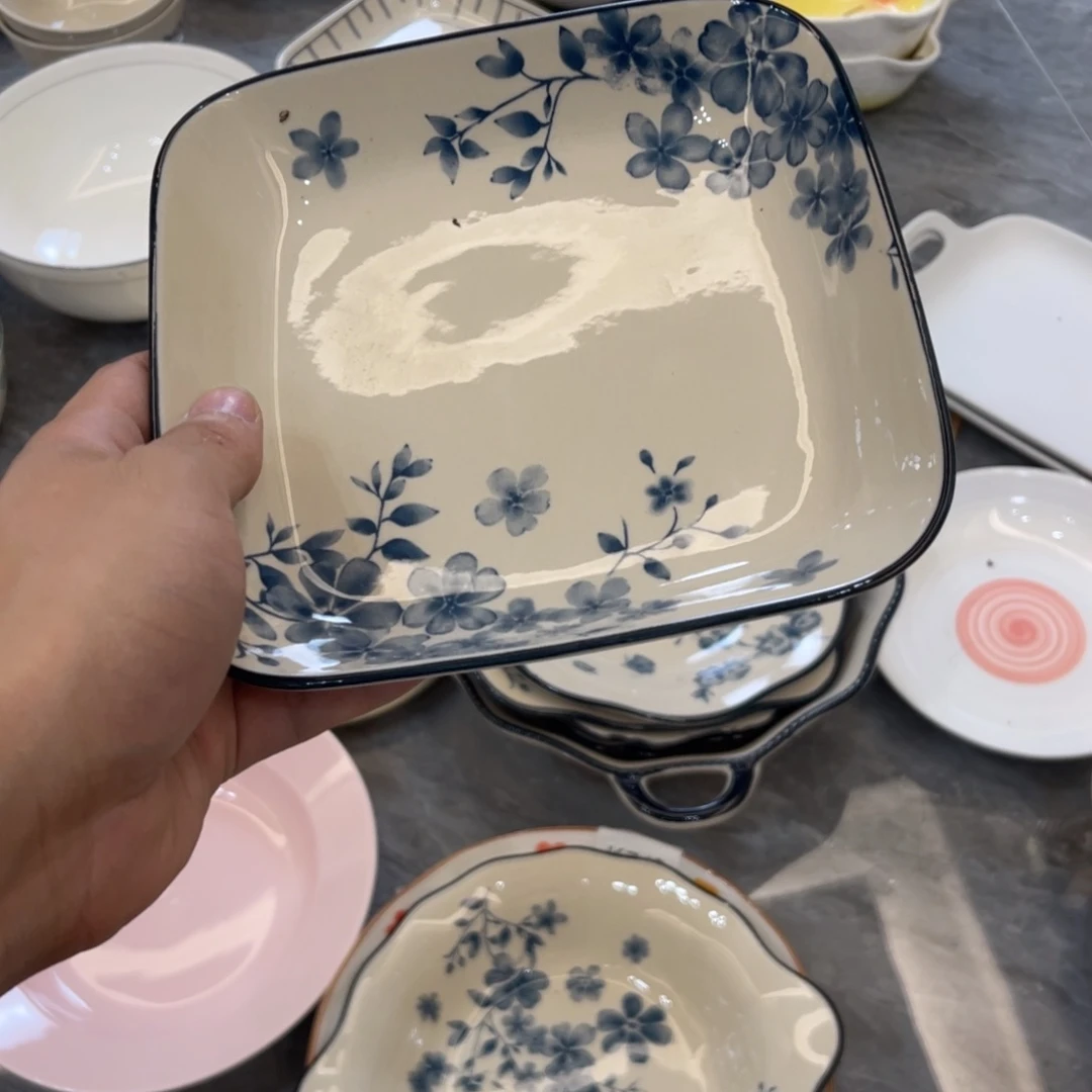 陶瓷微瑕餐具介意勿拍，满18飞！