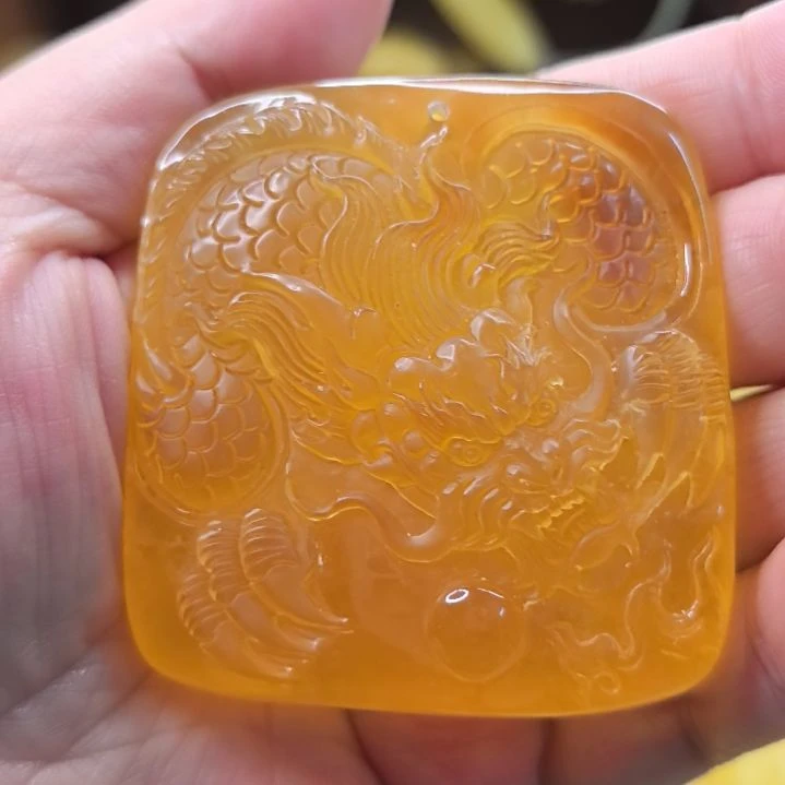 蜜蜡颈饰未镶嵌龙牌