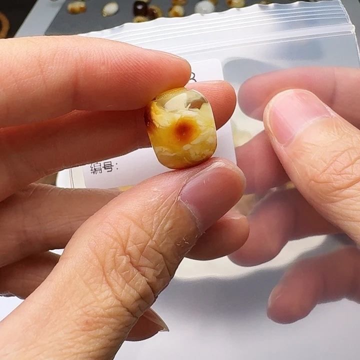 裸石琥珀未镶嵌琥珀