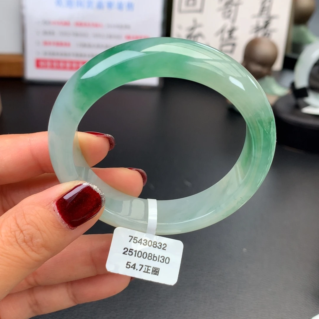 翡翠未镶嵌手镯冰绿性价比【有纹捡漏】