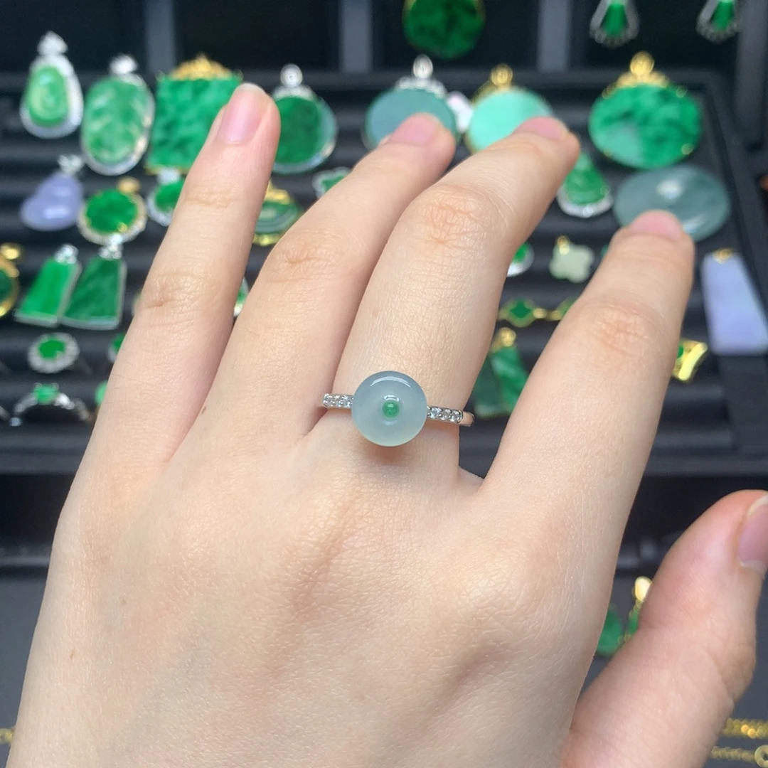 翡翠未镶嵌戒指有纹裂